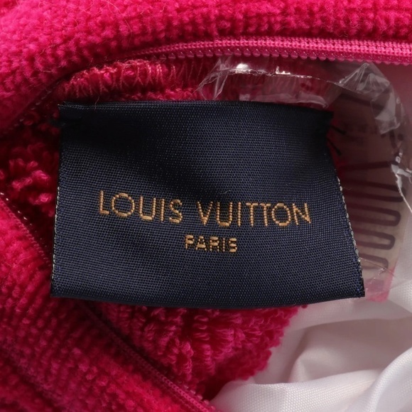 Pristine LV Travel Pillow. - Picture 3 of 4